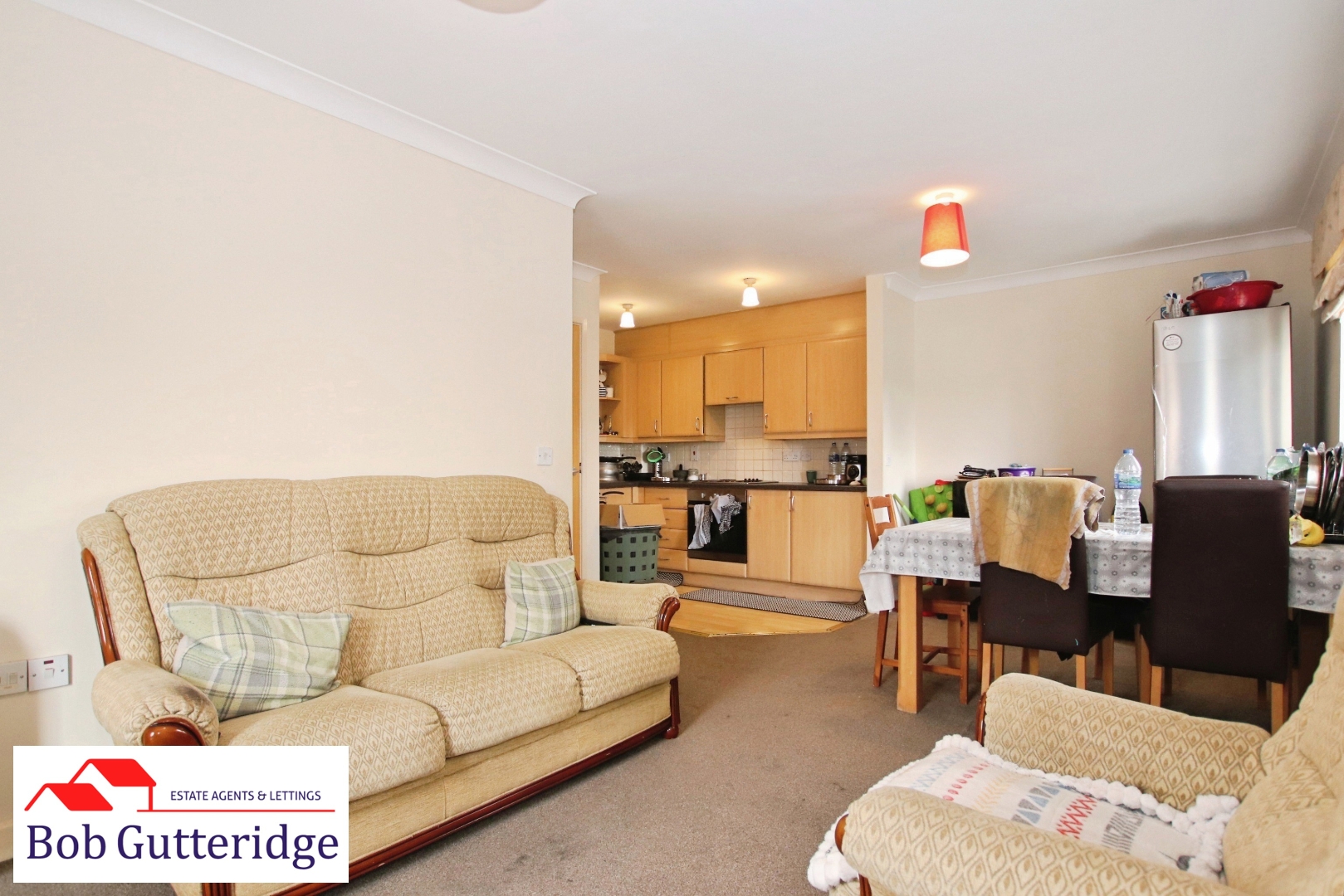 FITTED KITCHEN / LIVING ROOM
